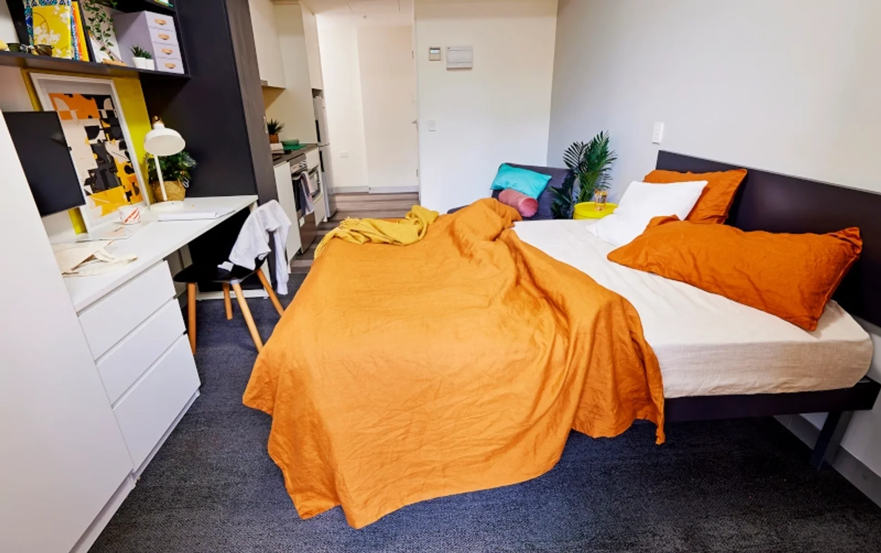 Cómodo estudio para vivir como estudiante en 