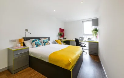 {area} de çift kişilik yataklı kiralık oda