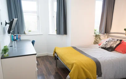 Quarto para alugar num apartamento partilhado em {area}