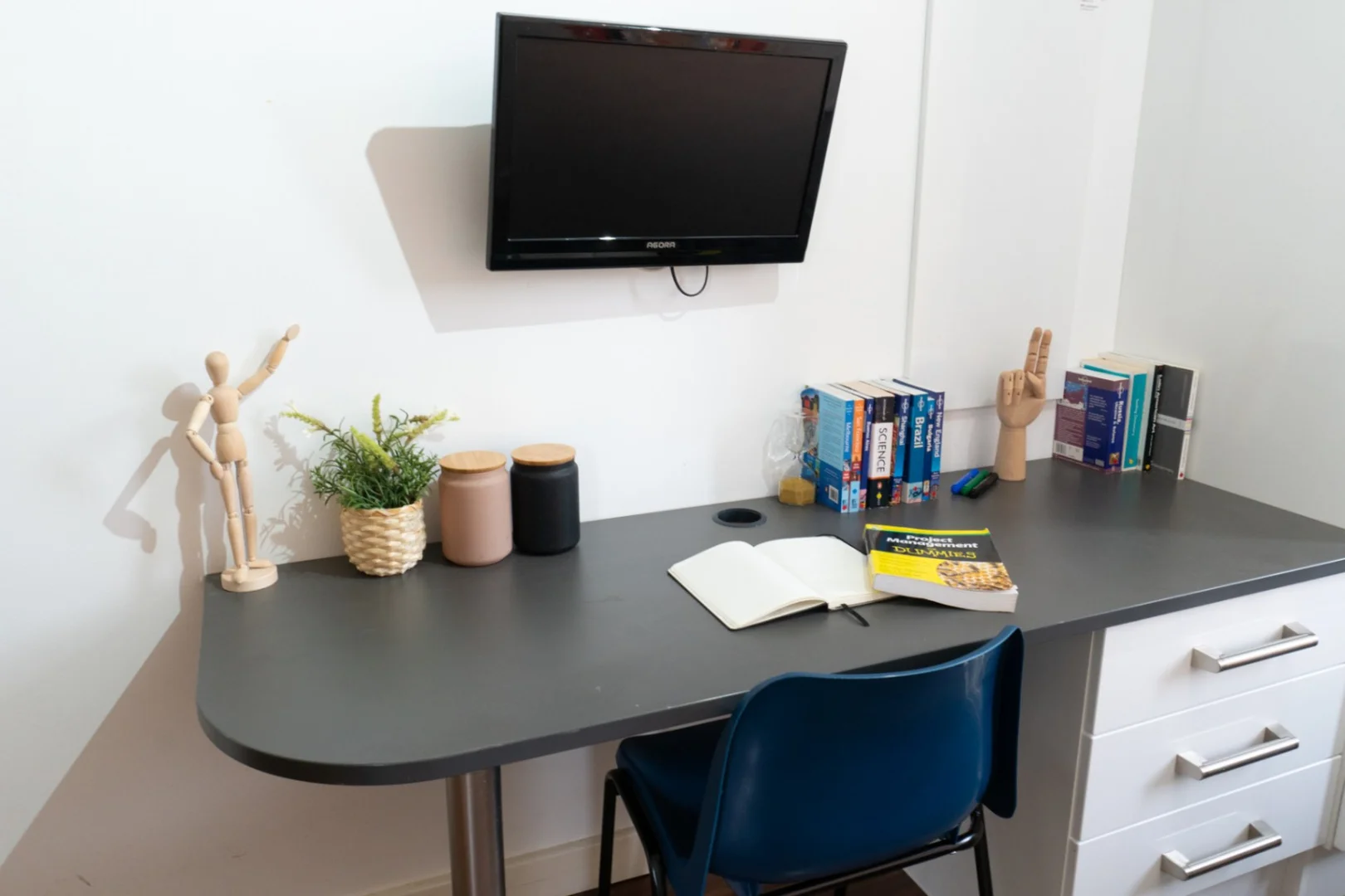 Cozy room for students available in 