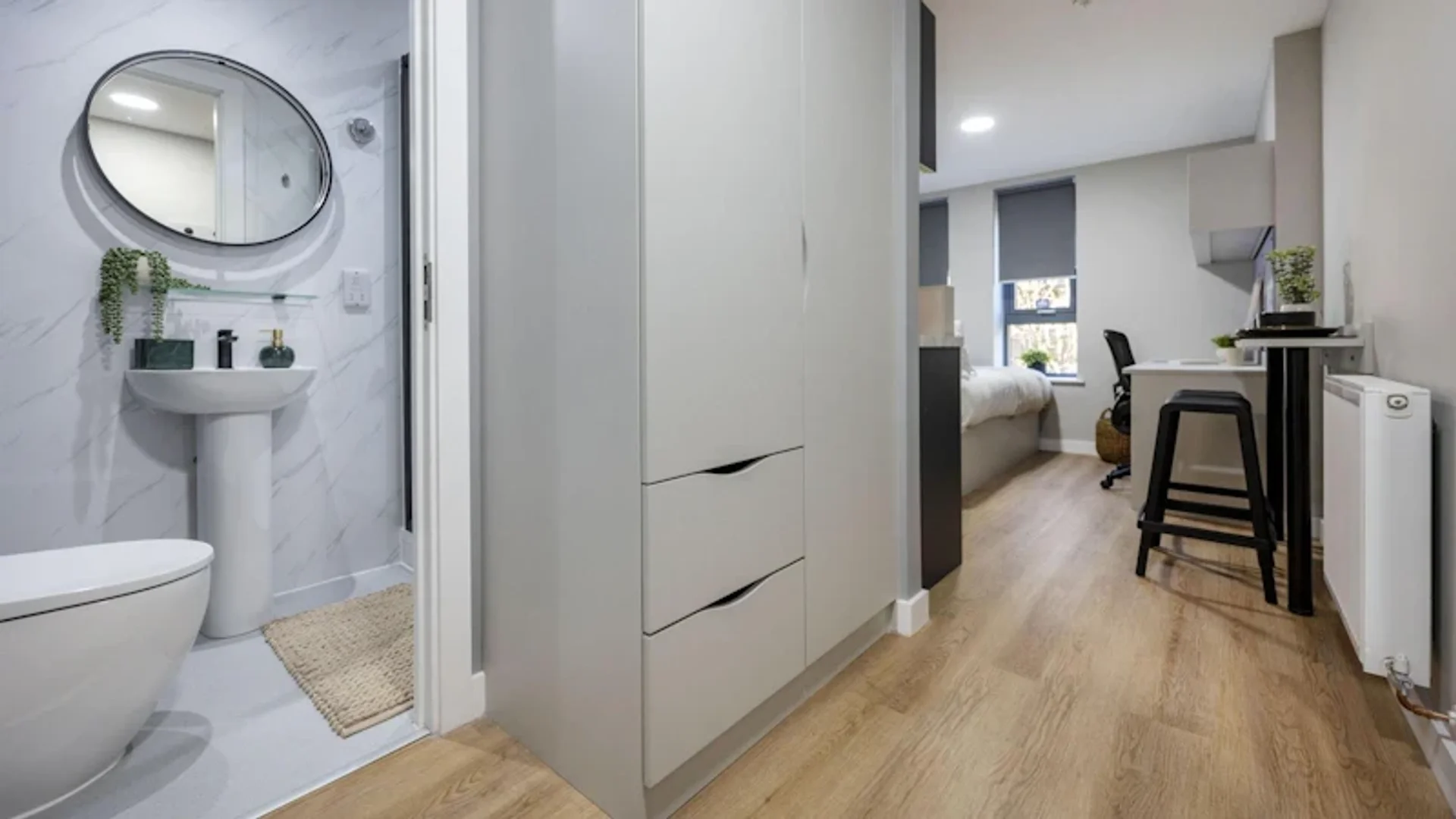 'de etkili düzene sahip minimalist öğrenci stüdyosu