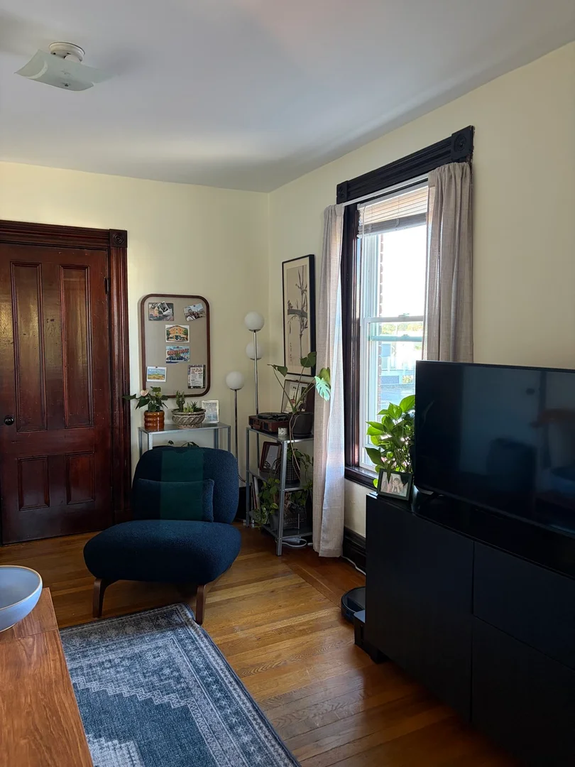 464, Somerville Ave., Unit 5, Union Square, Somerville, MA, 02143