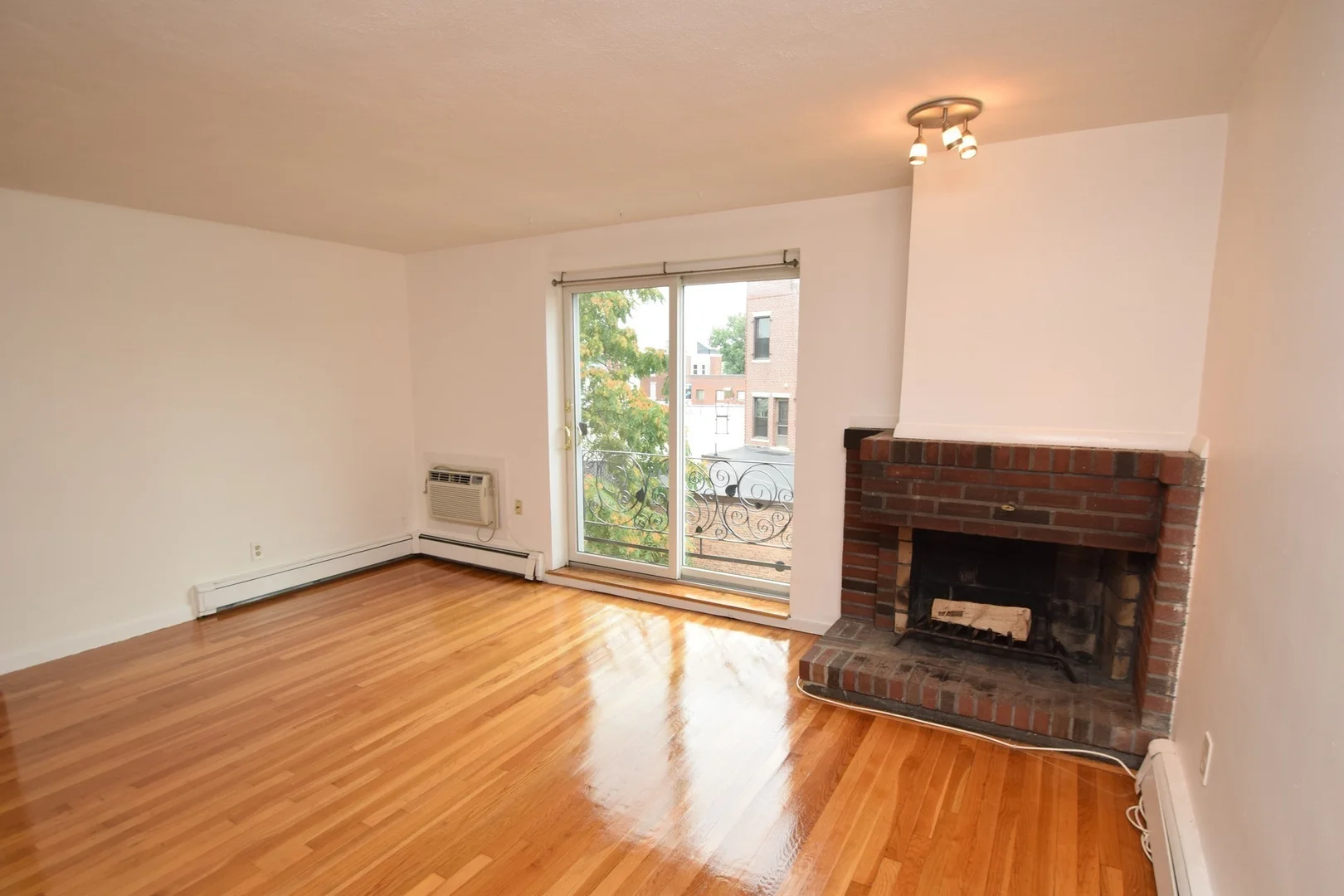135, Inman St., Unit 12a, Inman Square, Cambridge, MA, 02139