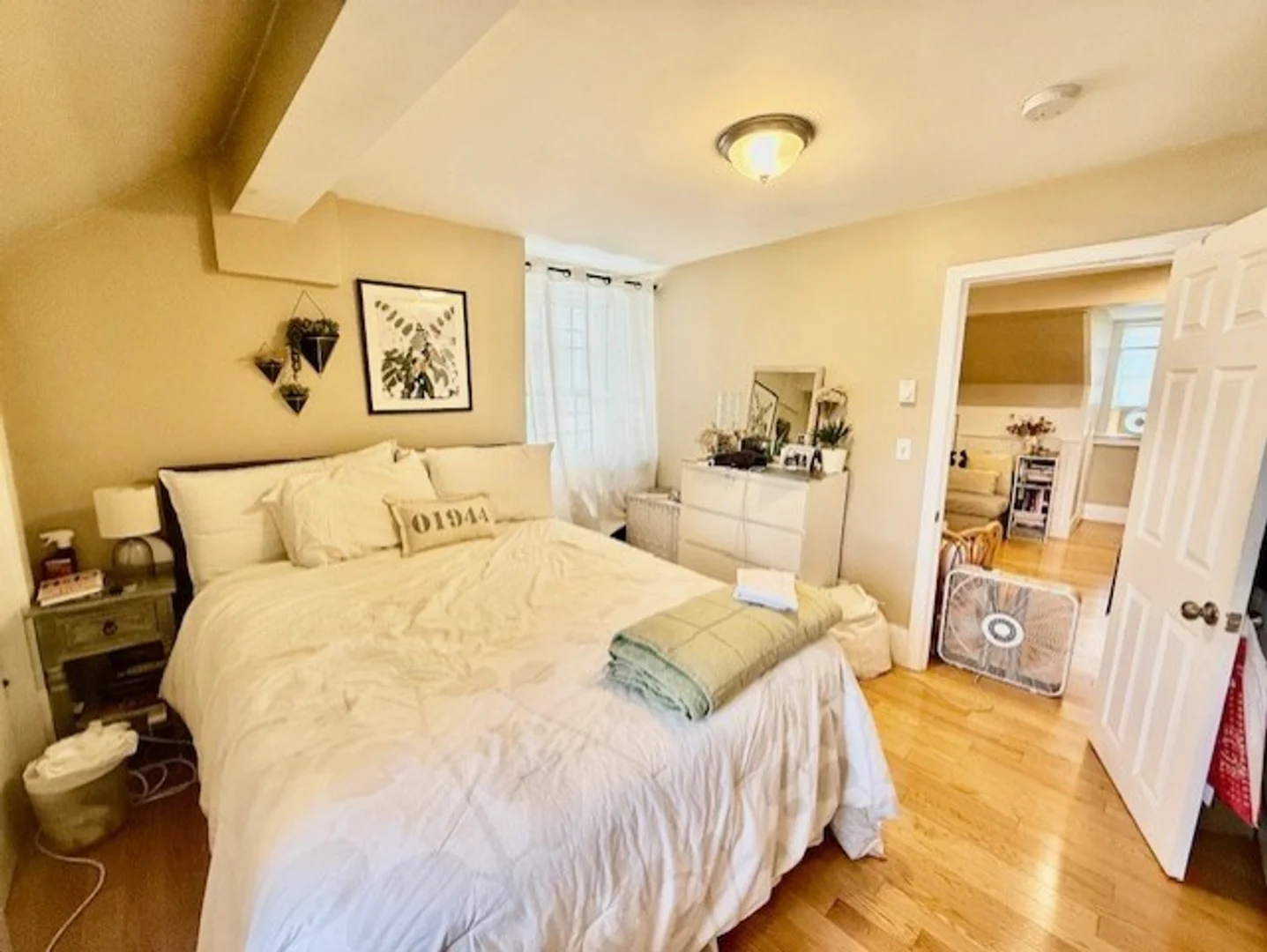2, Derne, Unit 5, Beacon Hill, Boston, MA, 02114