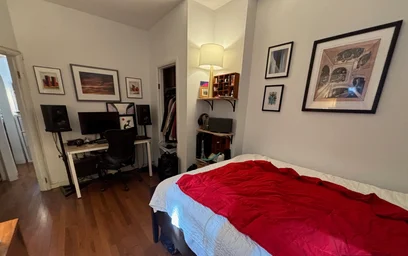 Logement situé dans le centre de {area}