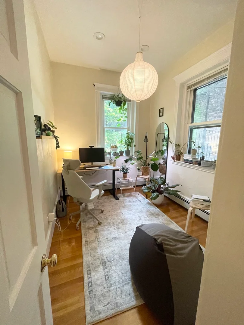 38, Grove St., Unit 2, Beacon Hill, Boston, MA, 02114