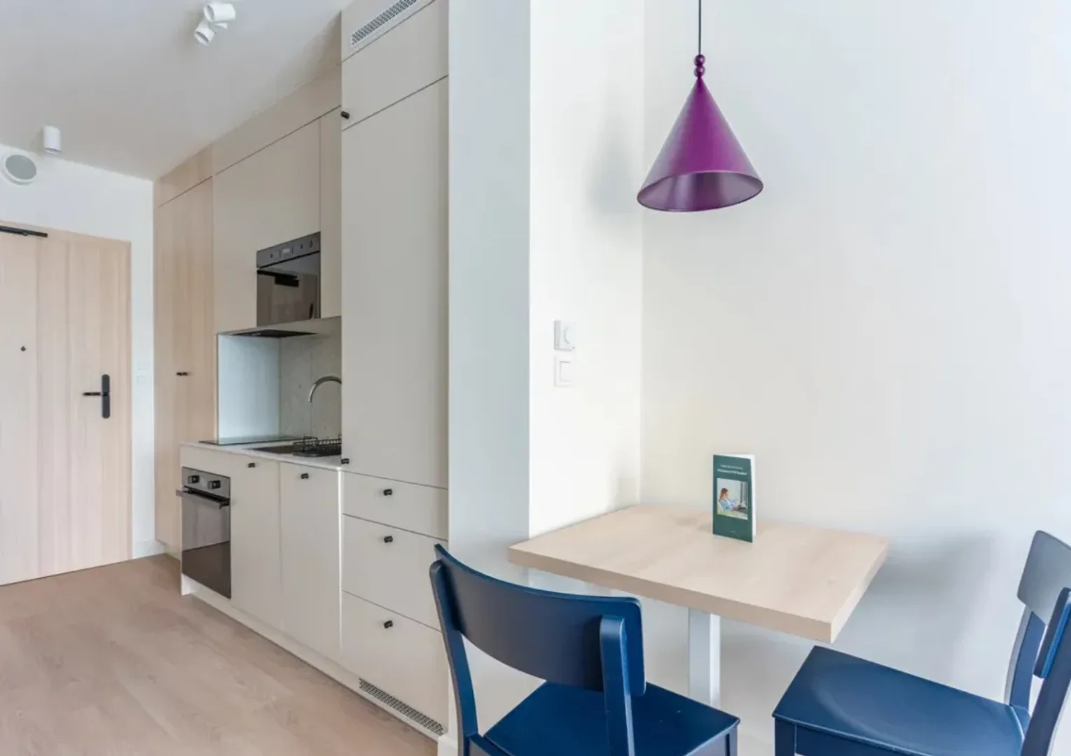 Minimalistisches Studentenstudio in  mit effizientem Grundriss