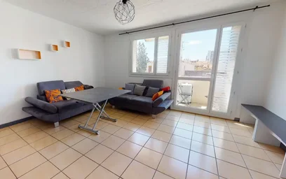 Quarto privado em Rue de Turin, Bonnefoy-Roseraie-Gramont, imagem 4 de 10