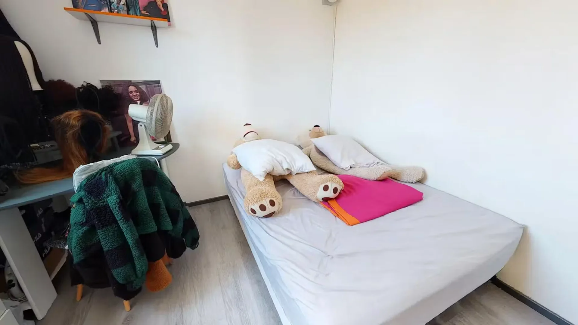 Quarto de estudante económico com localização conveniente em 