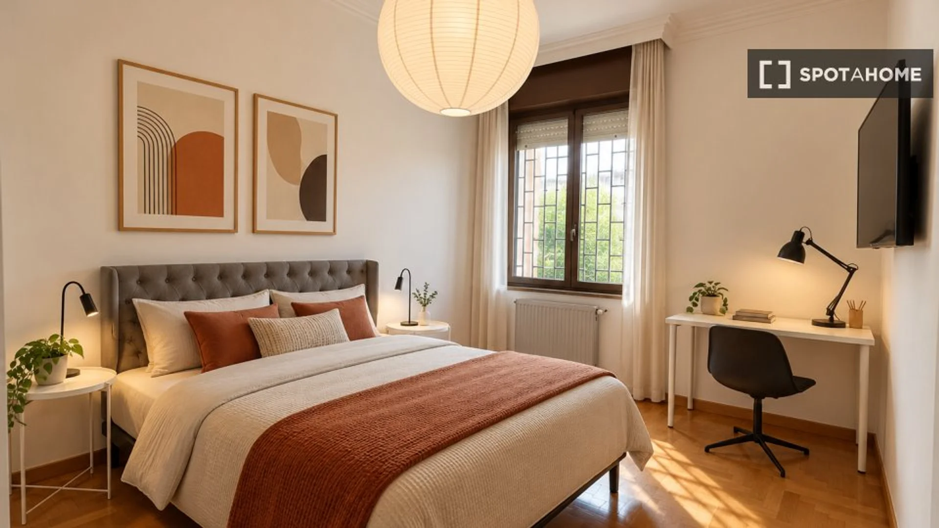 Habitación estudiantil luminosa y aireada con fácil acceso a la universidad en 