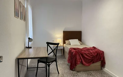 Chambre à louer avec lit double {area}