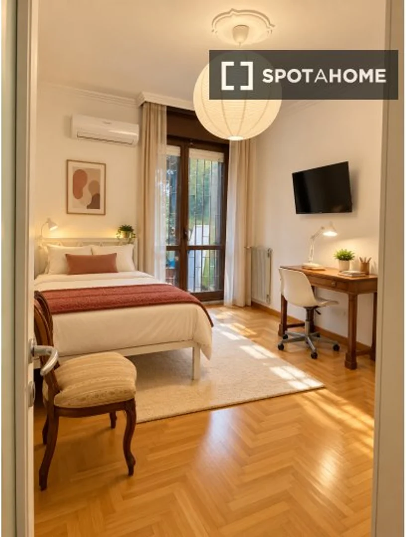 Habitación acogedora para estudiantes disponible en 