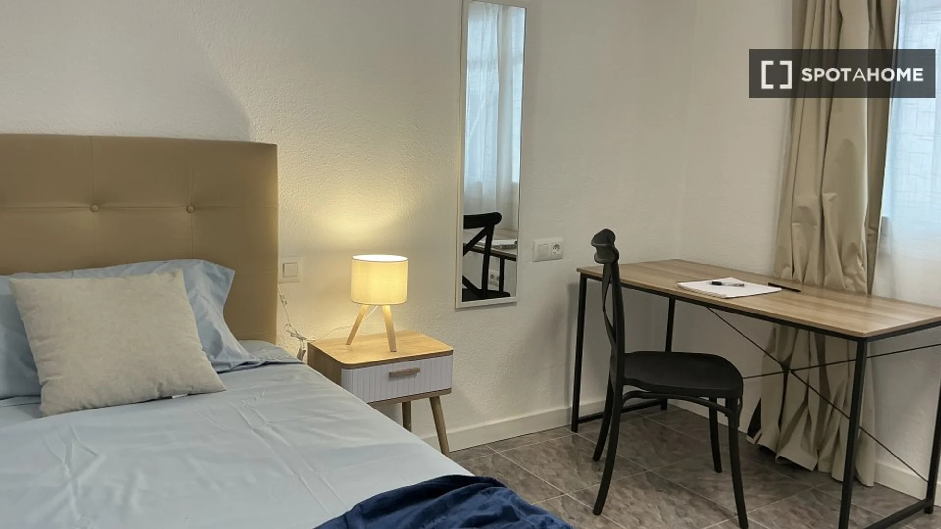 Chambre d'étudiant fonctionnelle parfaite pour étudier dans 
