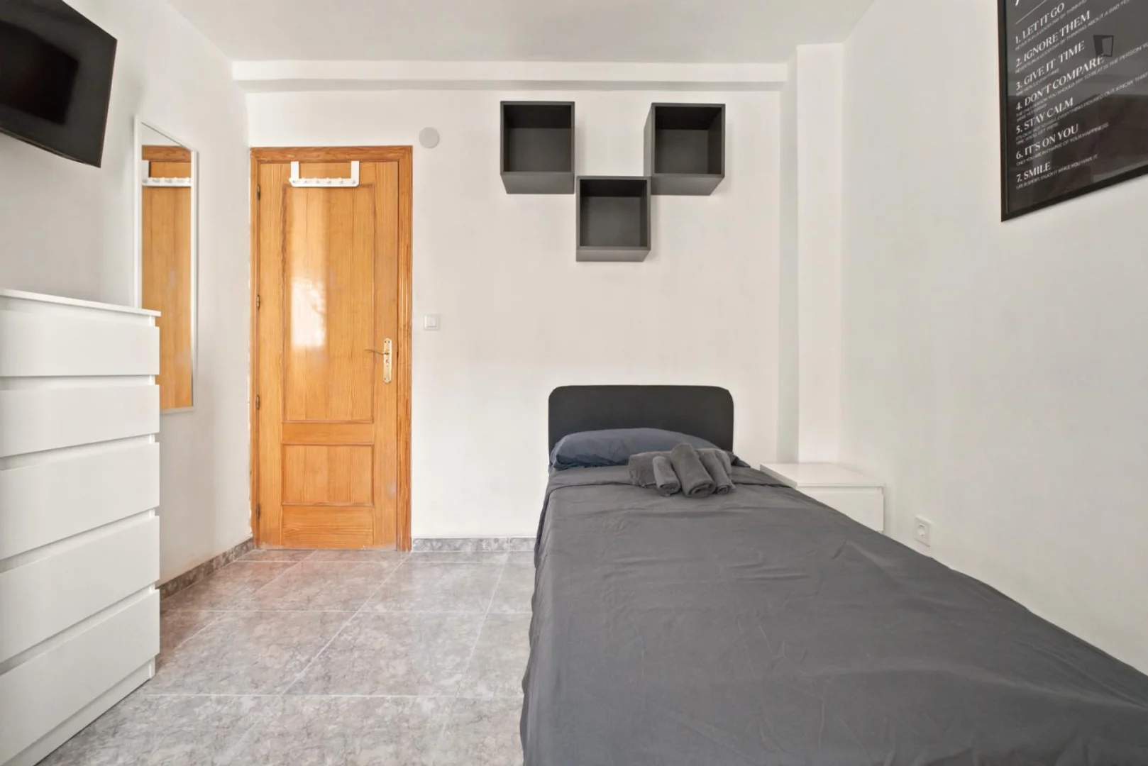 Zimmer in Studentenwohnung in  zu vermieten, voll möbliert