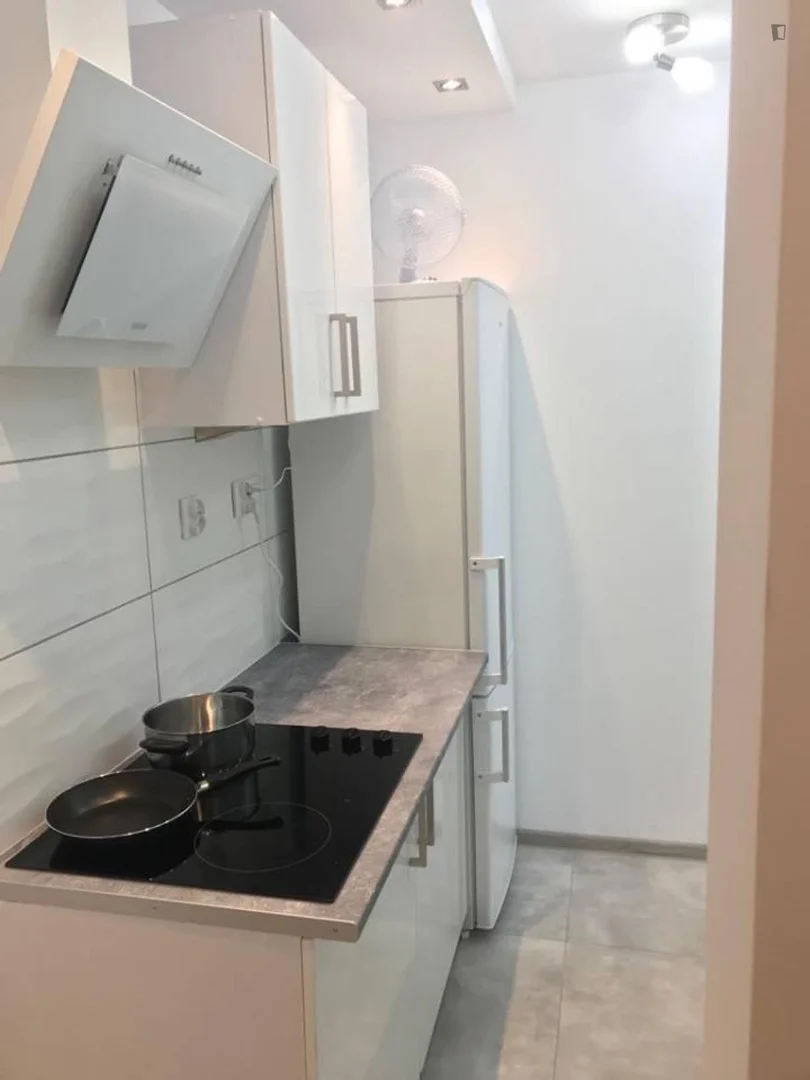  bölgesinde uygun konuma sahip ekonomik öğrenci odası