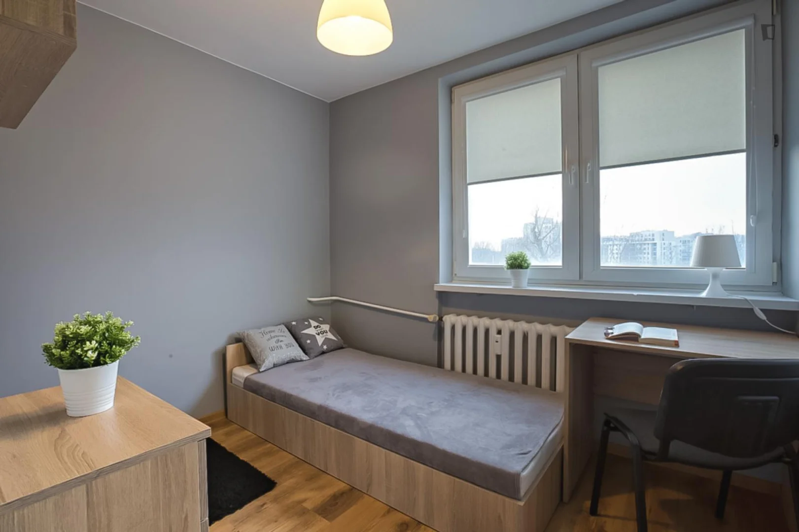 Habitación para estudiantes en con área de estudio y facilidades compartidas