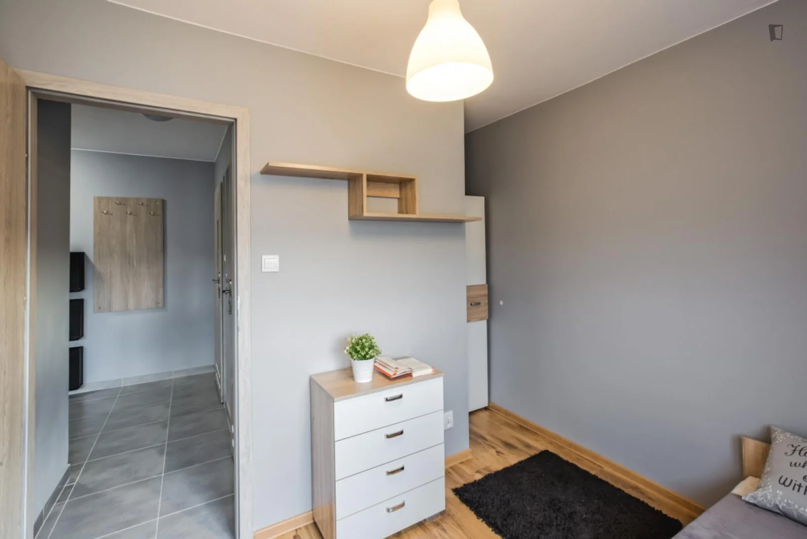 Habitación estudiantil económica con ubicación conveniente en