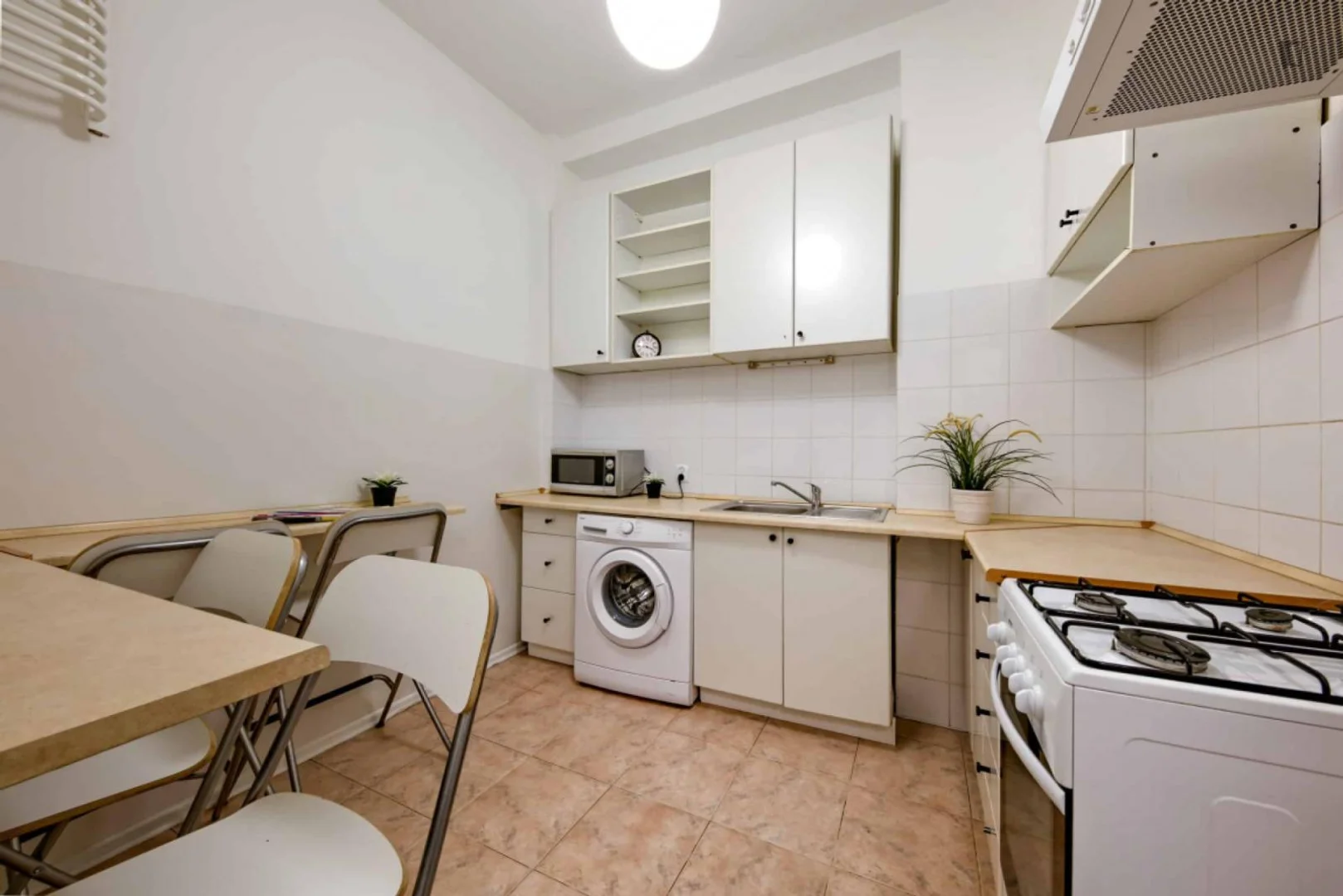 Habitación en apartamento estudiantil en alquiler en , completamente amueblado