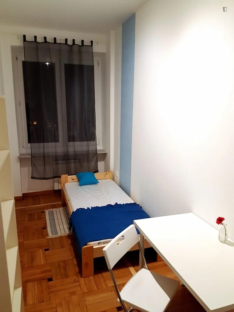 Habitación asequible para estudiantes con buena iluminación en 