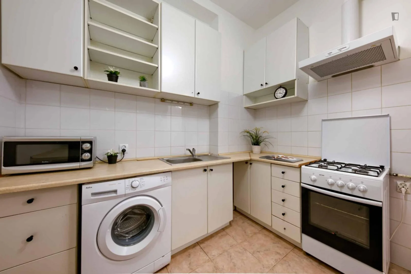 Habitación estudiantil económica con ubicación conveniente en 