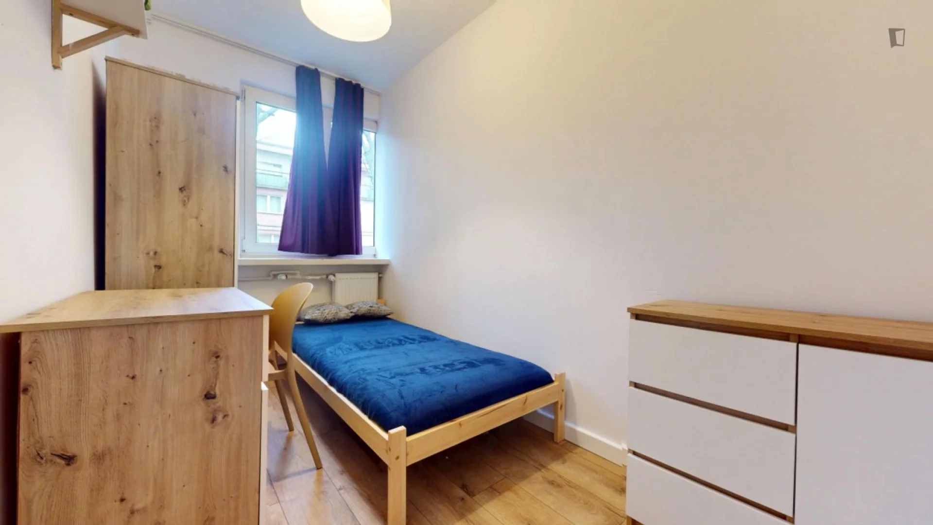 Habitación en apartamento estudiantil en alquiler en , completamente amueblado
