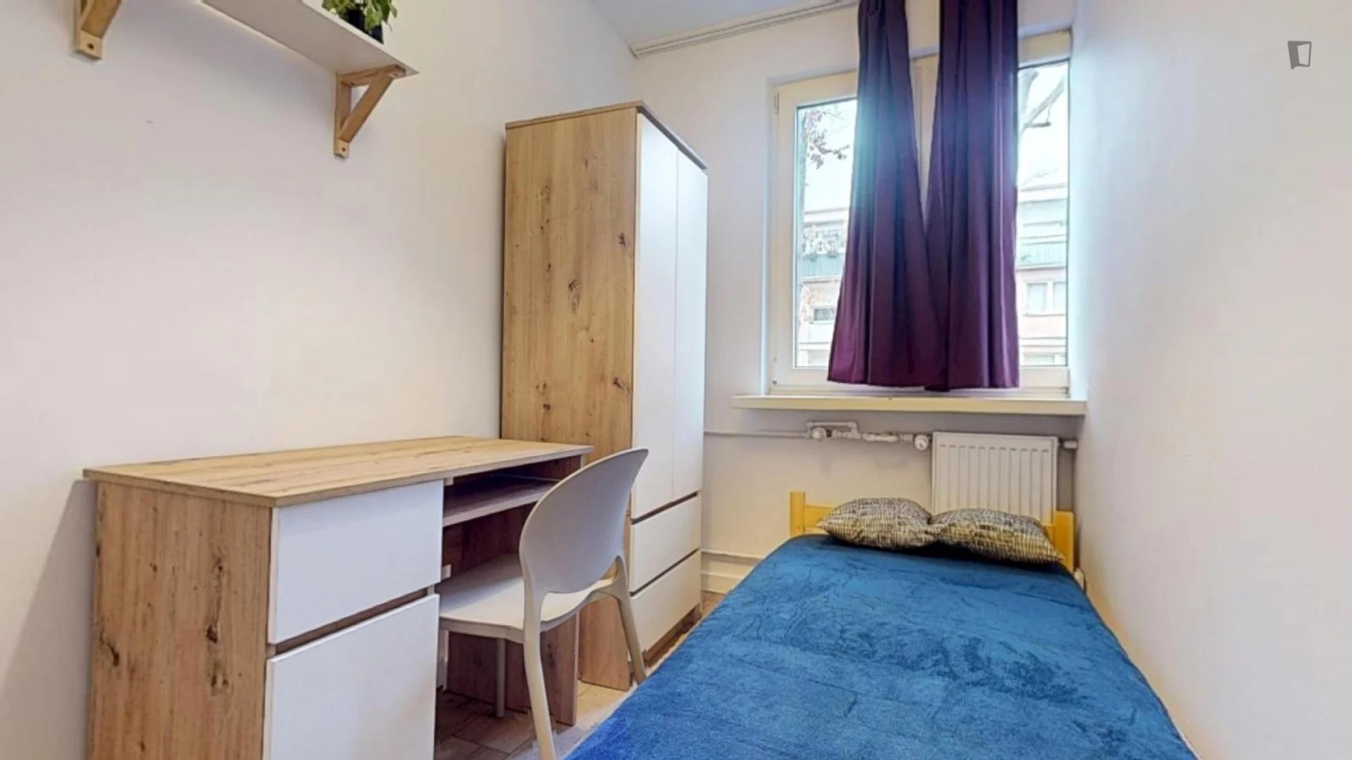 Habitación estudiantil amplia y cómoda en 