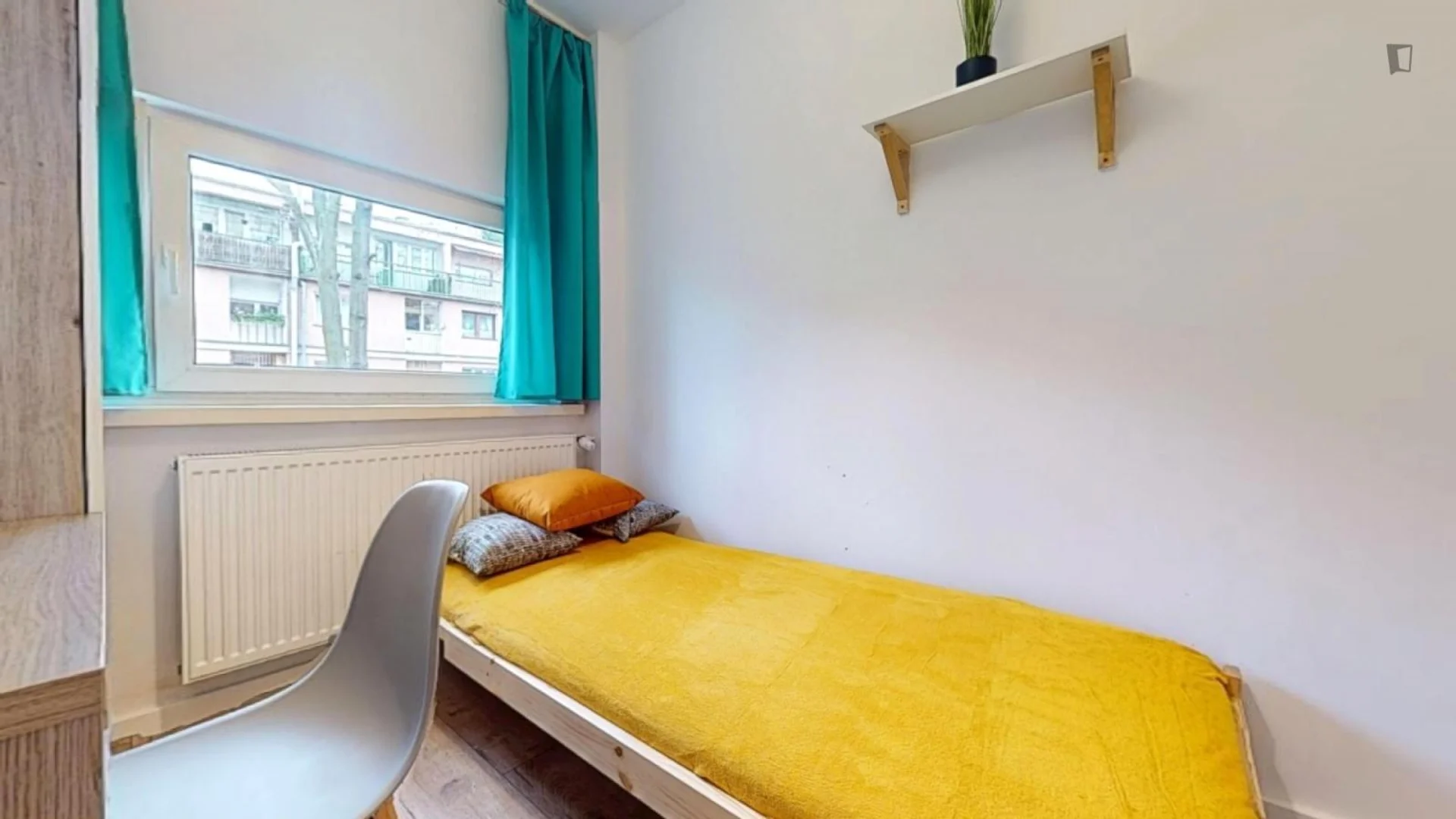 Habitación en apartamento estudiantil en alquiler en , completamente amueblado