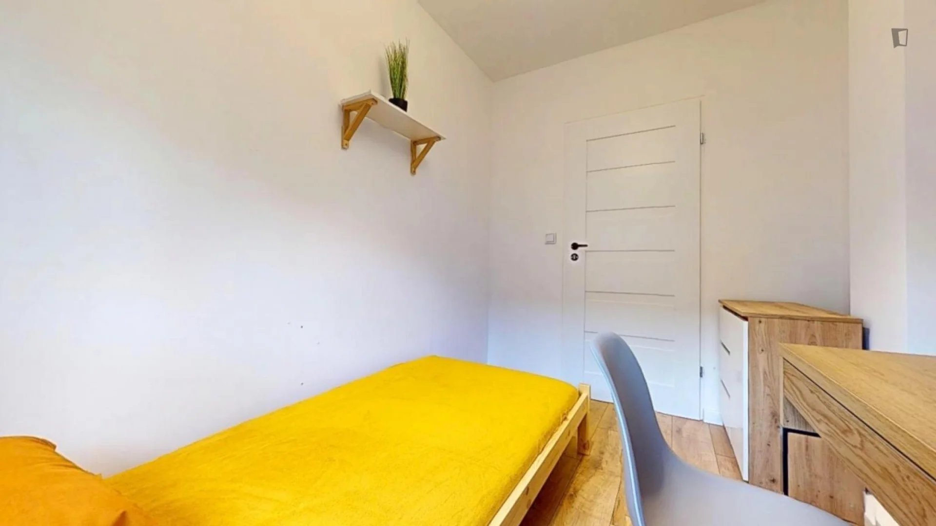 Habitación asequible para estudiantes con buena iluminación en 