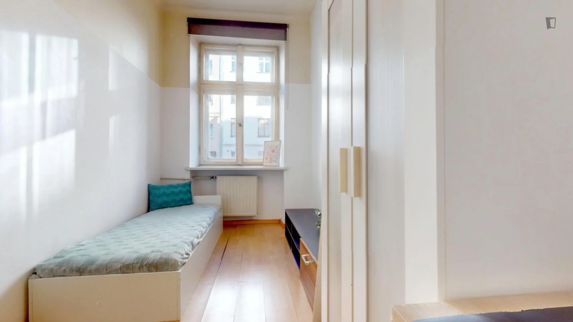 Chambre confortable pour étudiants disponible dans 
