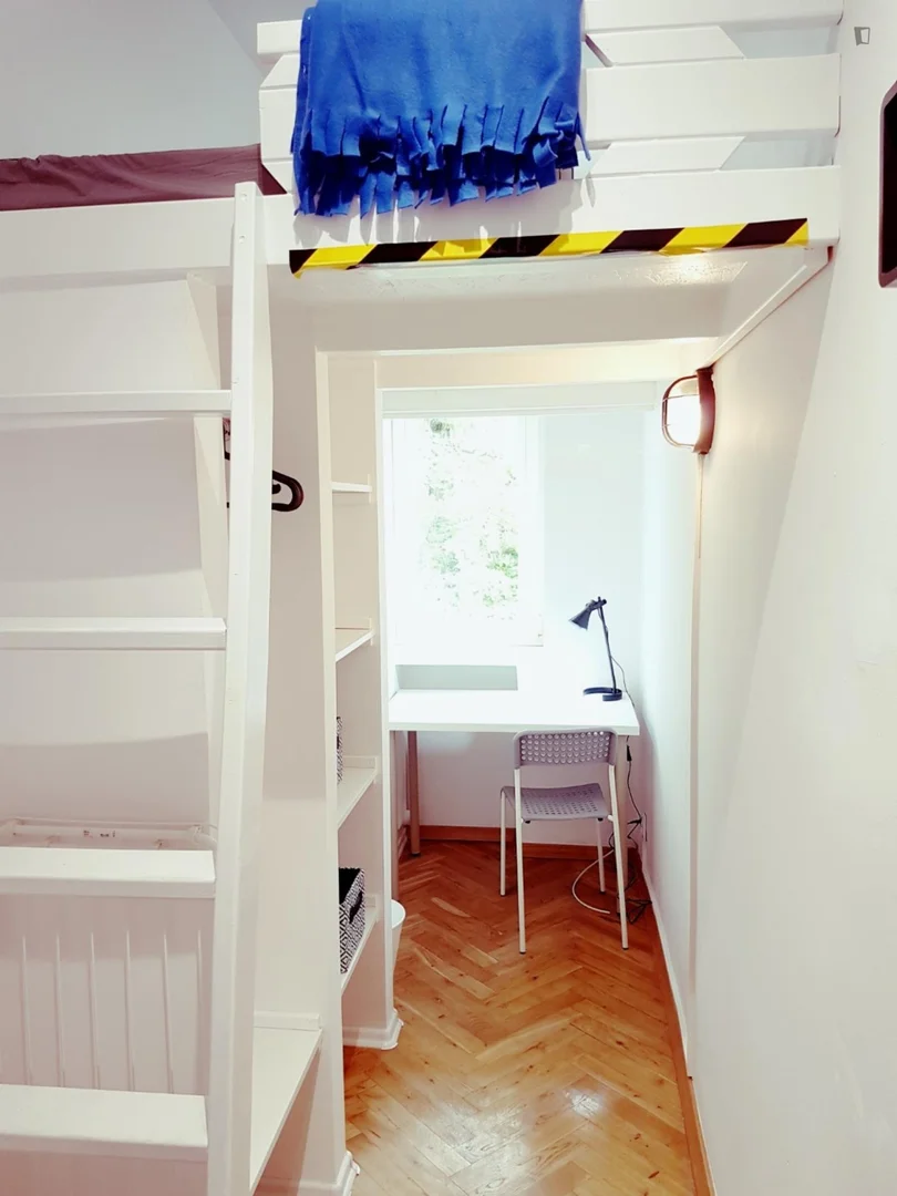 Habitación en apartamento estudiantil en alquiler en , completamente amueblado
