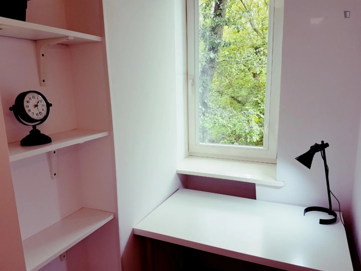 Habitación estudiantil amplia y cómoda en 