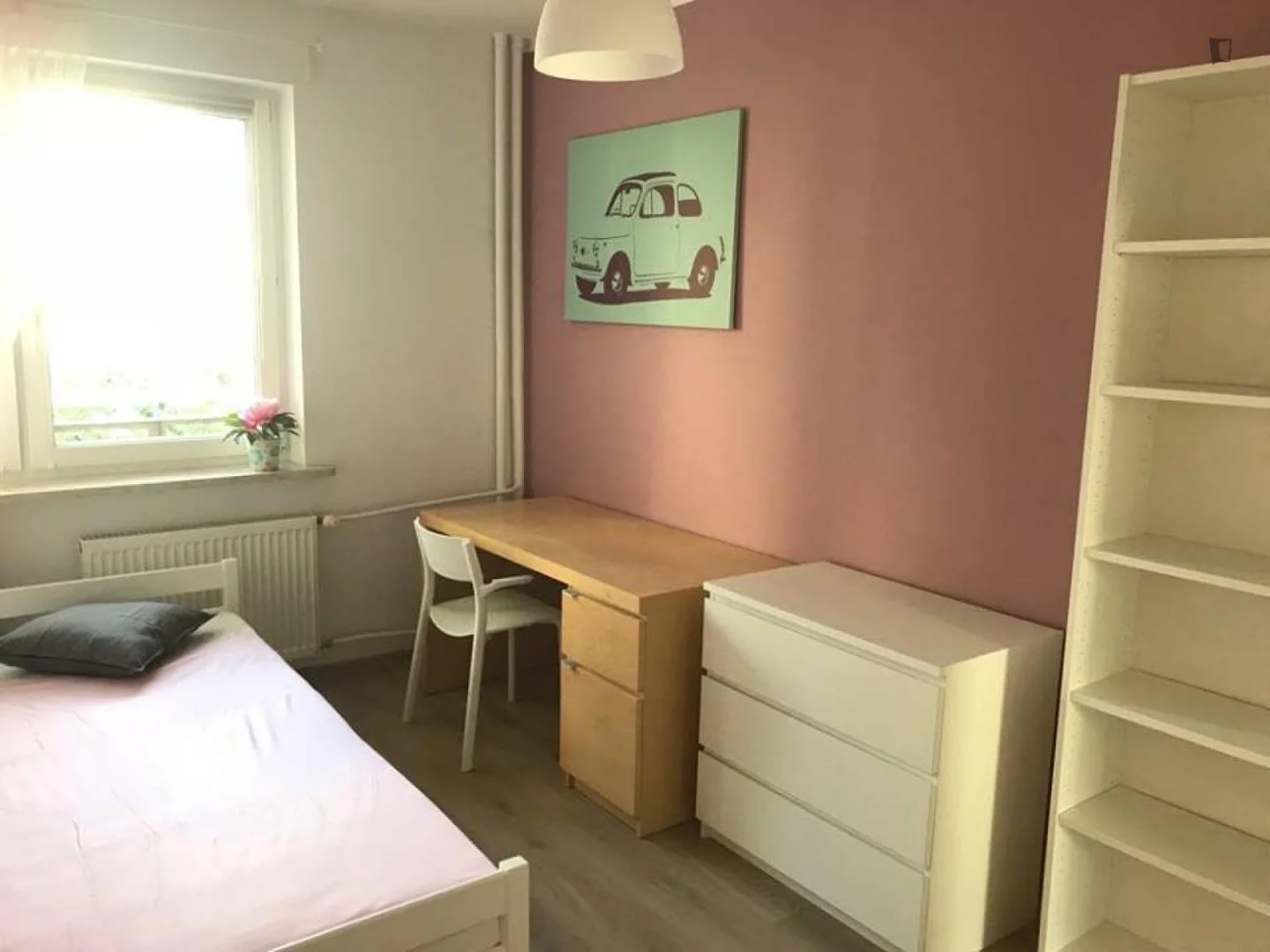  bölgesinde uygun konuma sahip ekonomik öğrenci odası