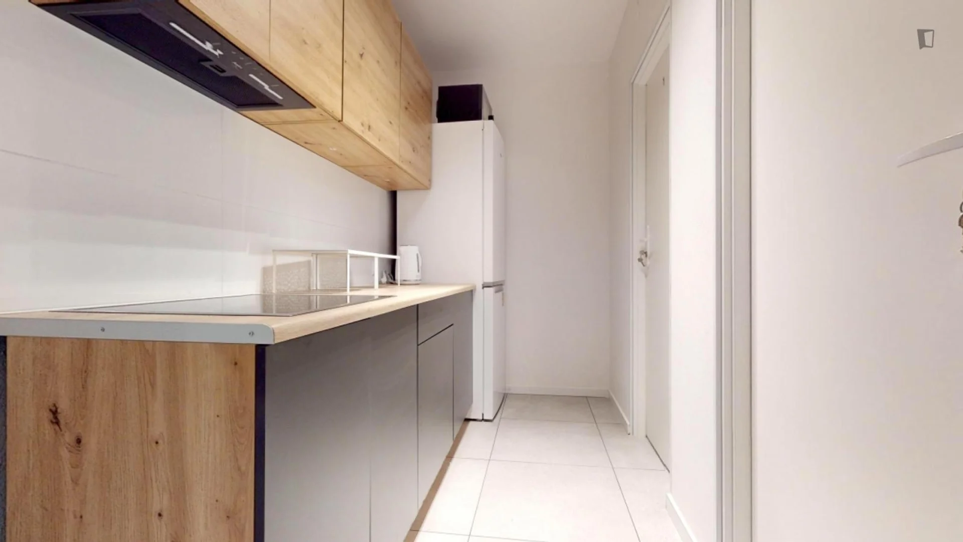 Habitación acogedora para estudiantes disponible en