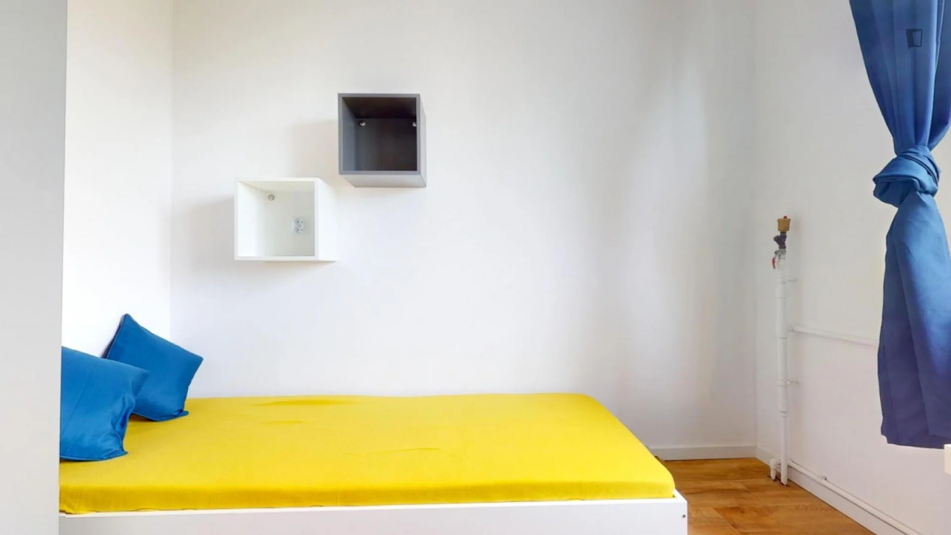 Habitación en apartamento estudiantil en alquiler en , completamente amueblado