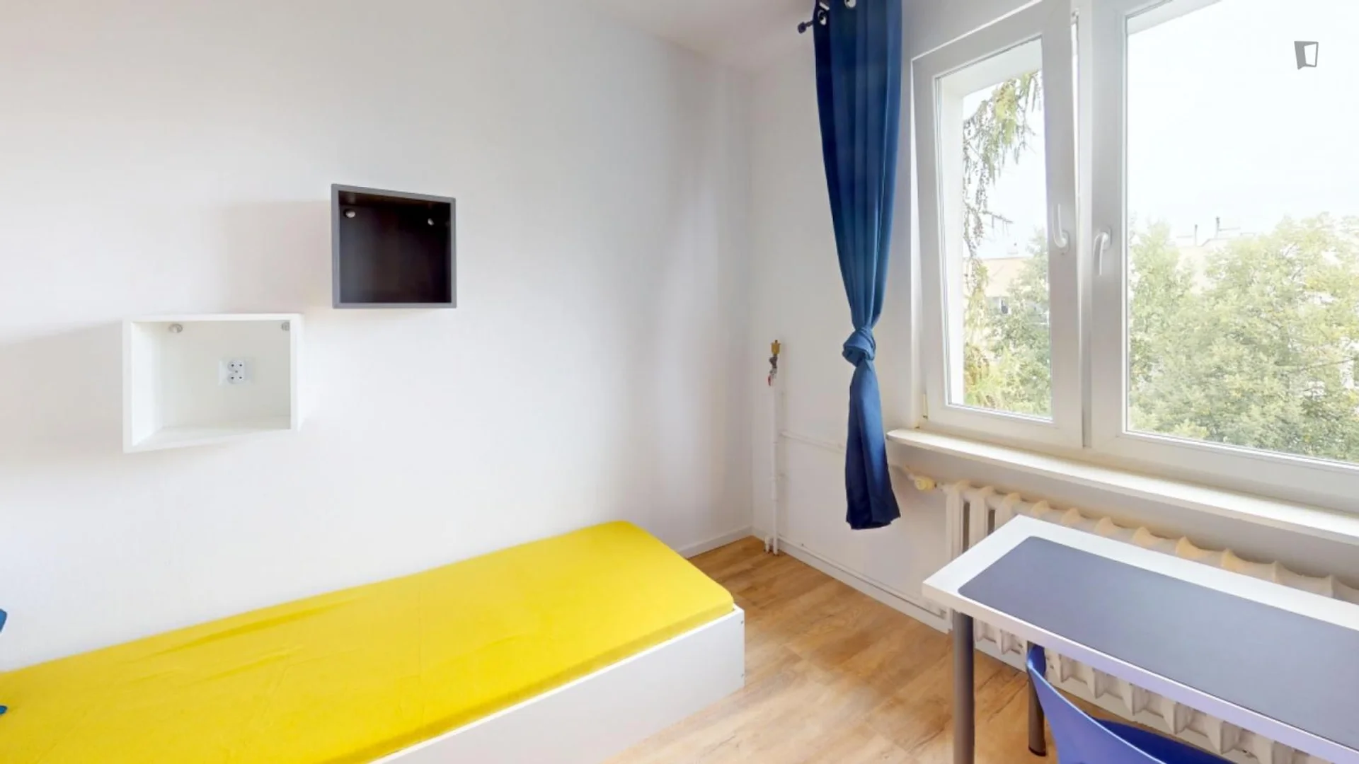 Habitación estudiantil económica cerca del campus en 