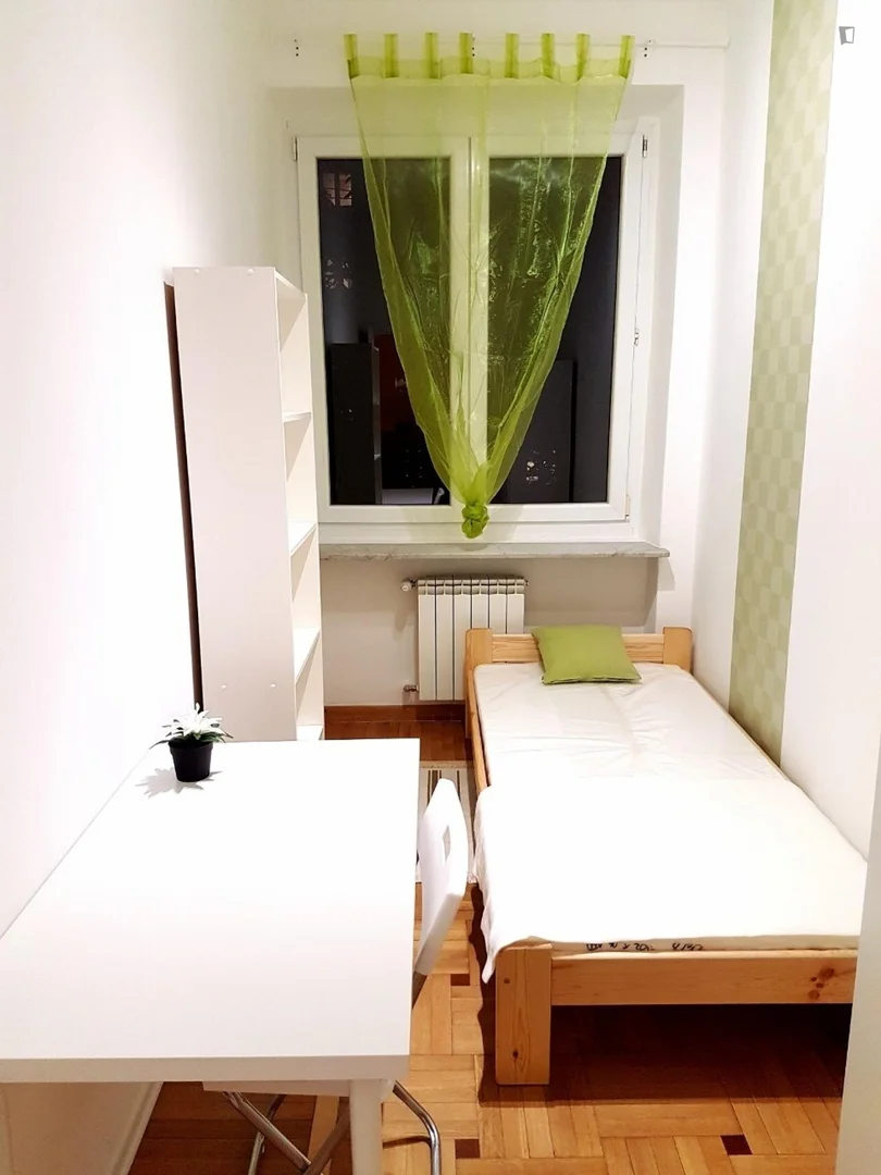 Habitación estudiantil económica cerca del campus en 