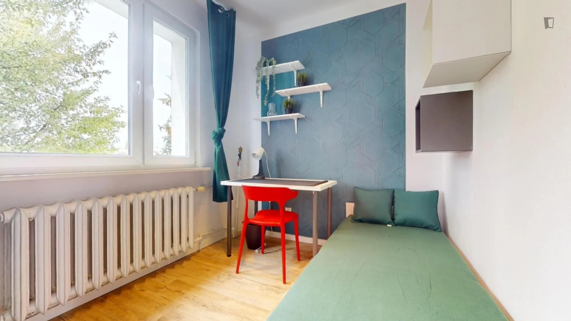 Habitación estudiantil económica cerca del campus en 
