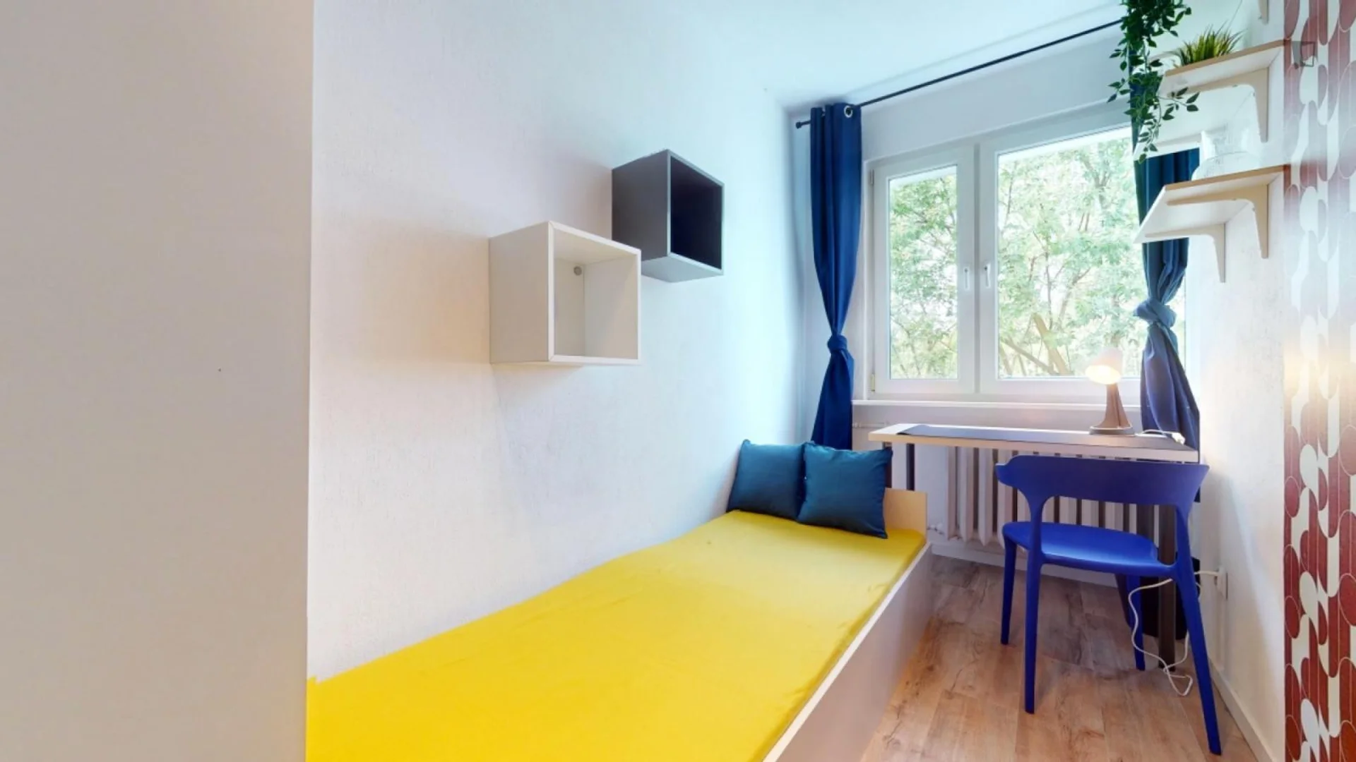 Habitación estudiantil económica cerca del campus en 