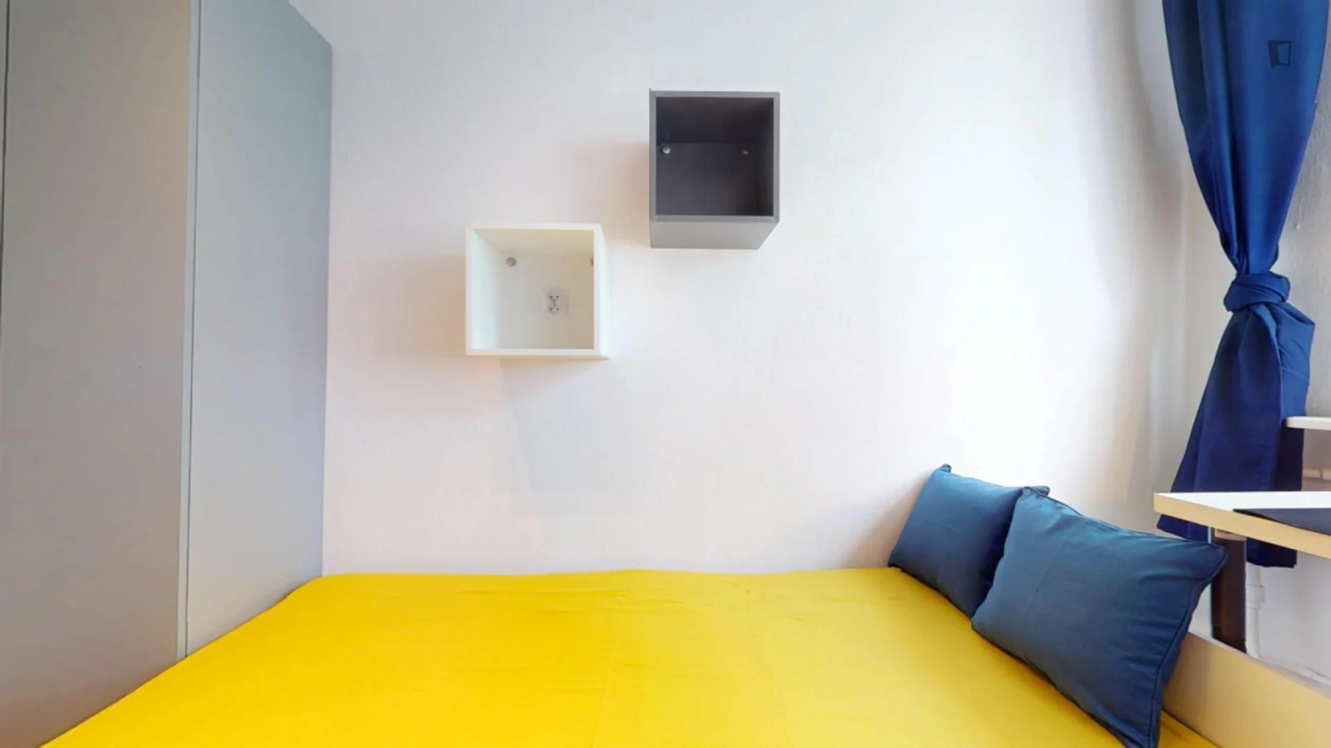 Habitación estudiantil económica cerca del campus en 