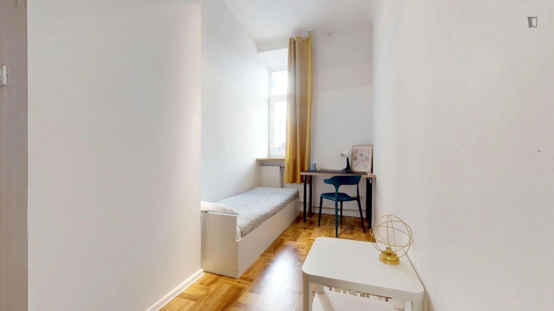 Chambre abordable pour les étudiants avec un bon éclairage dans 