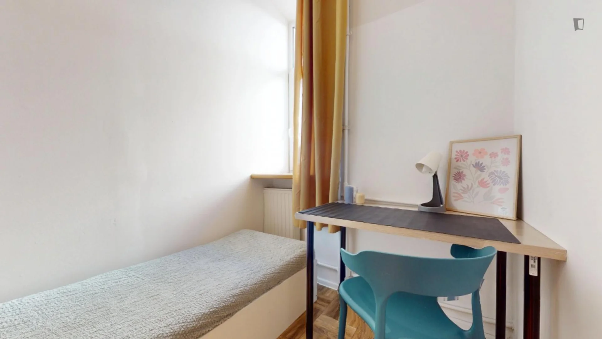 Chambre d'étudiant lumineuse et aérée avec accès facile à l'université dans 