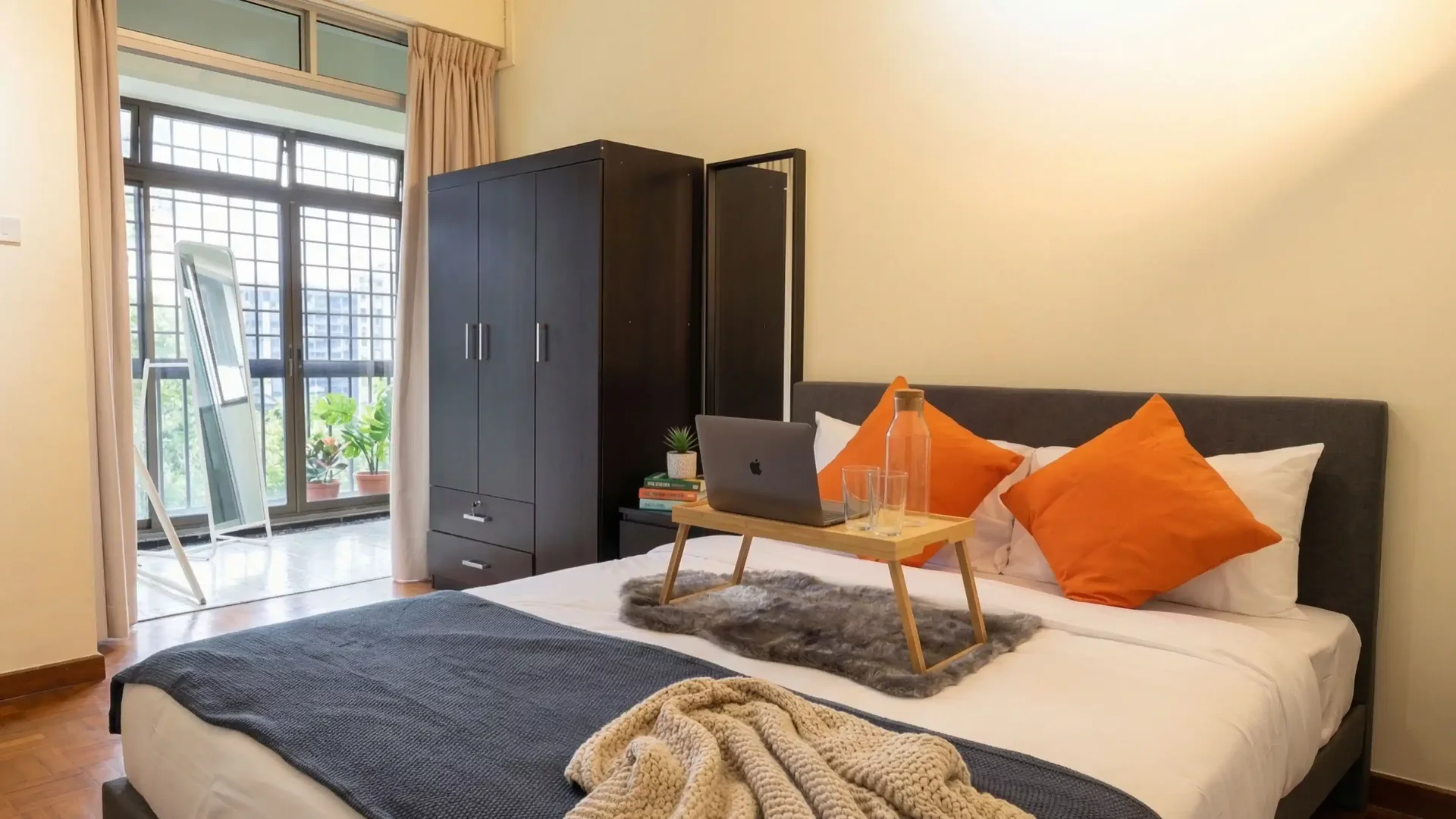 Economical student room with convenient location in 