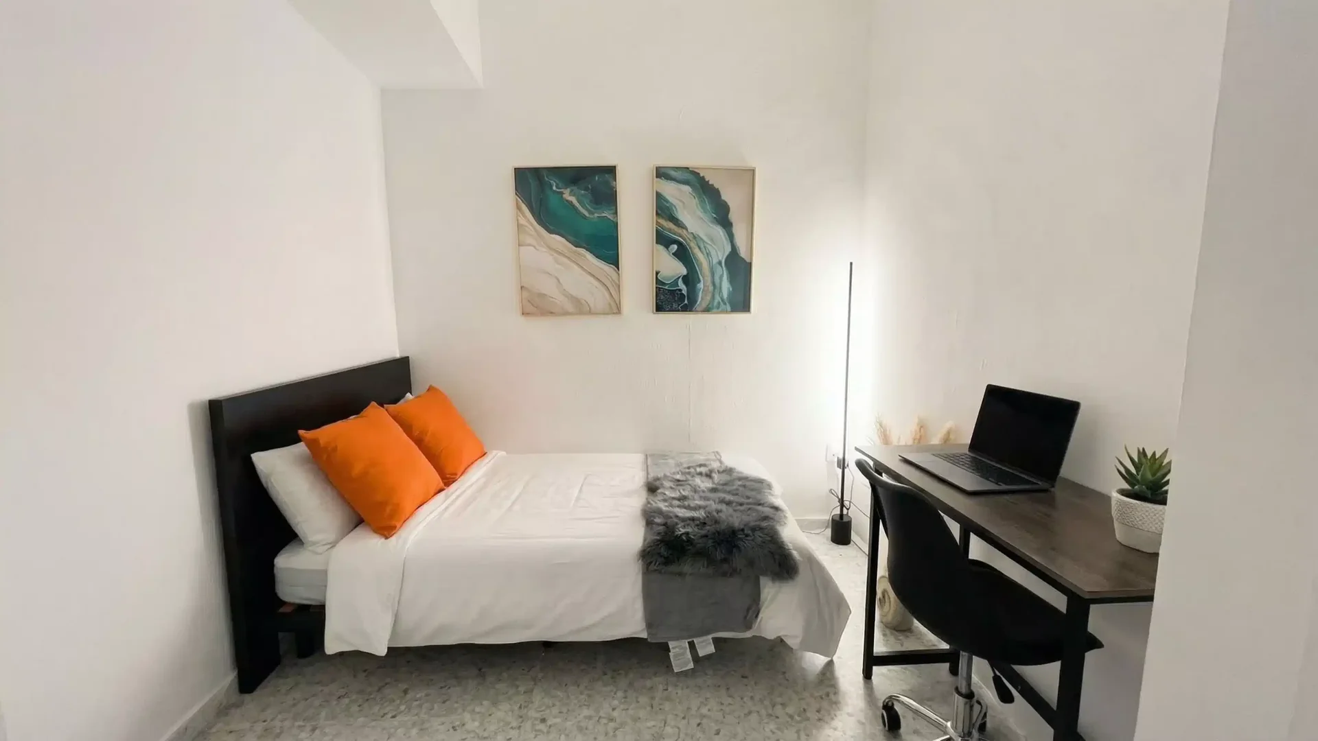 Budget-friendly student room close to campus in 