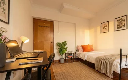 Zimmer mit Doppelbett zu vermieten {area}