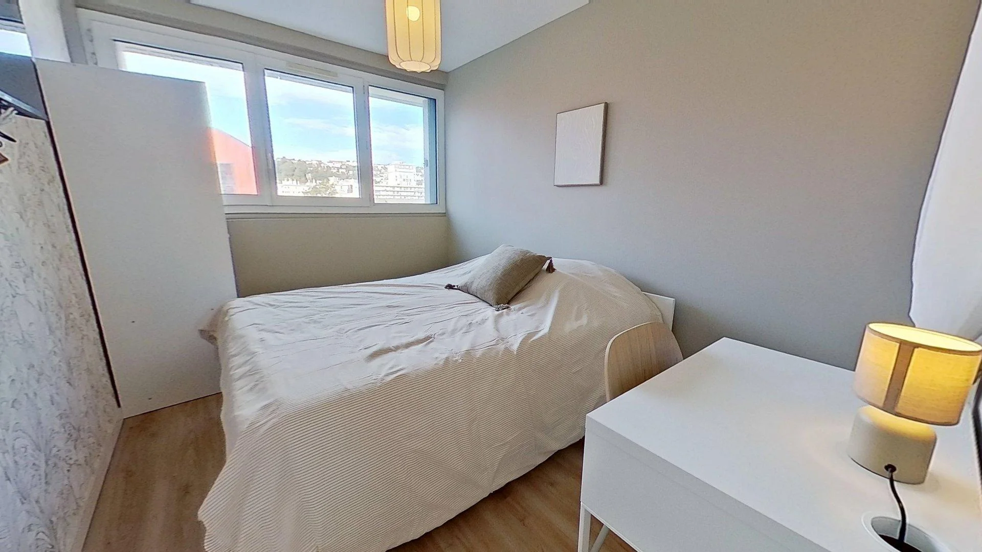 Bright and airy student room with easy university access in
