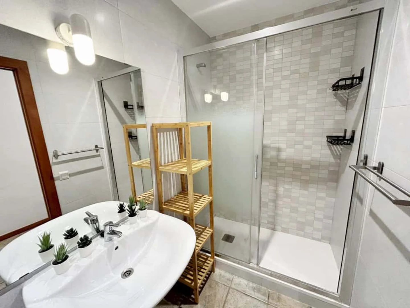 Student-friendly room in  with modern amenities