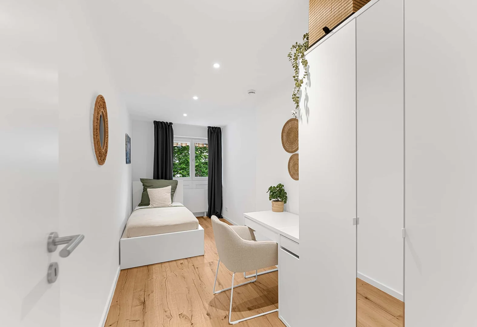 Quarto de estudante confortável e espaçoso em 
