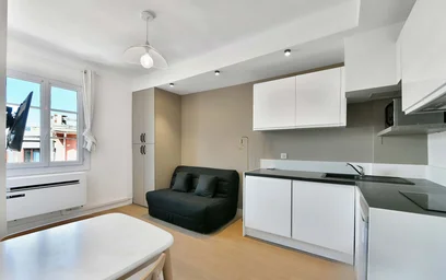 Entire apartment at 10 Rue Clément Roassal, 06000 Nice, France, image 7 of 9