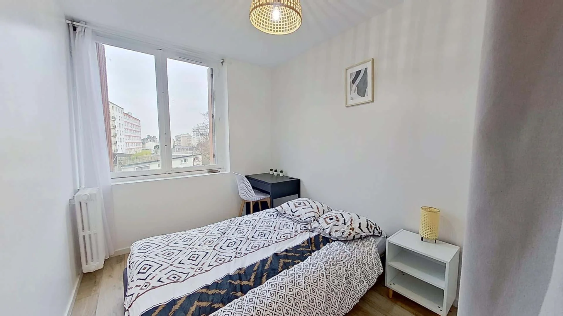 Chambre abordable pour les étudiants avec un bon éclairage dans 