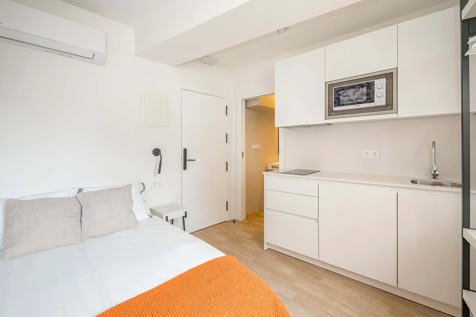Zimmer in Studentenwohnung in zu vermieten, voll möbliert
